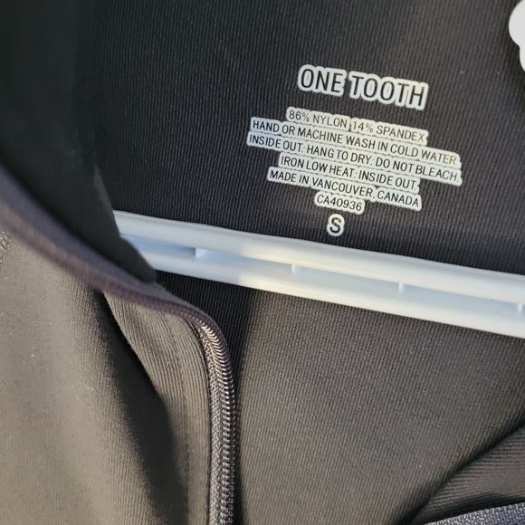 One Tooth Running Jacket, size small - Picture 2 of 4
